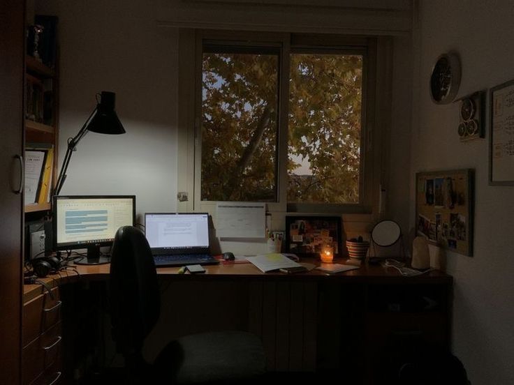 A quiet tutoring workspace